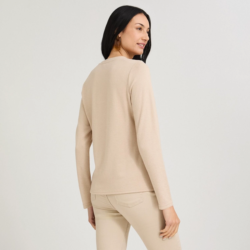 POLERA LANILLA CON APLICACION BORDADA BEIGE - 2