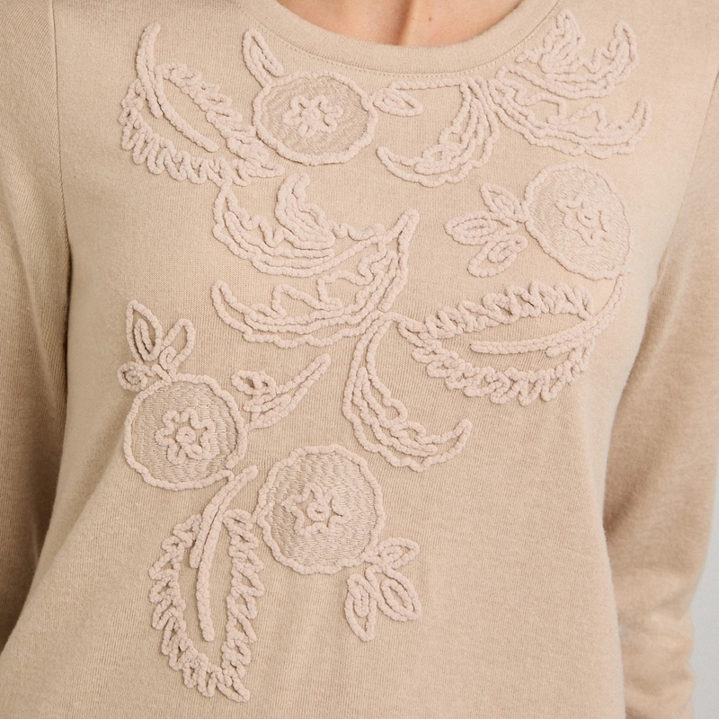 POLERA LANILLA CON APLICACION BORDADA BEIGE - 3