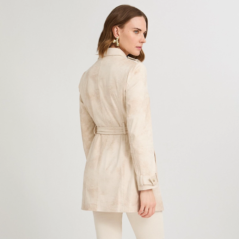CASACA LARGA DE SUEDE CON BOTONES DORADOS Y CINTURON AMARILLO - 2