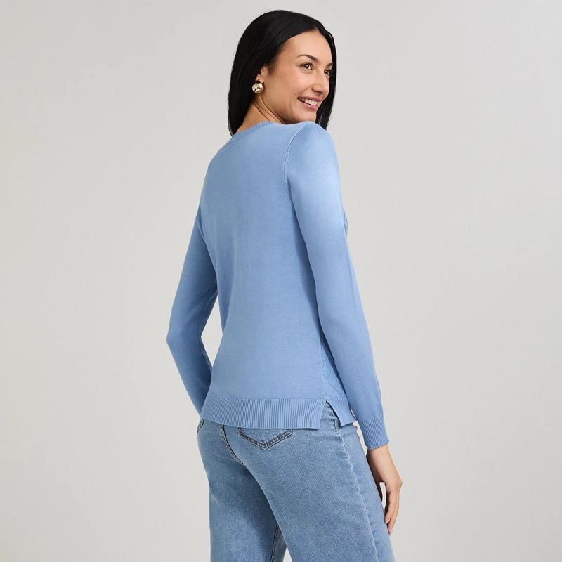 SWEATER ESCOTE REDONDO CON DISEÑO EN DELANTERO CELESTE - 2
