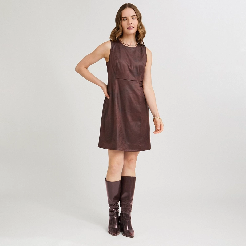 VESTIDO CORTO DE SUEDE CON HEBILLA DECORATIVA CAFE - 4