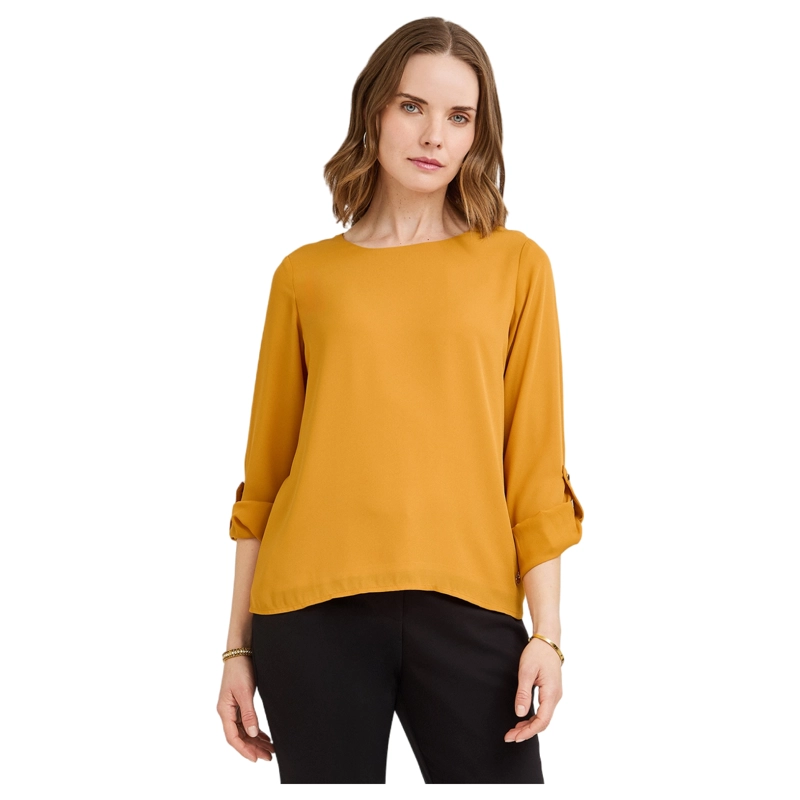 BLUSA LISA ESCOTE REDONDO MANGA ROLL UP MOSTAZA - 1