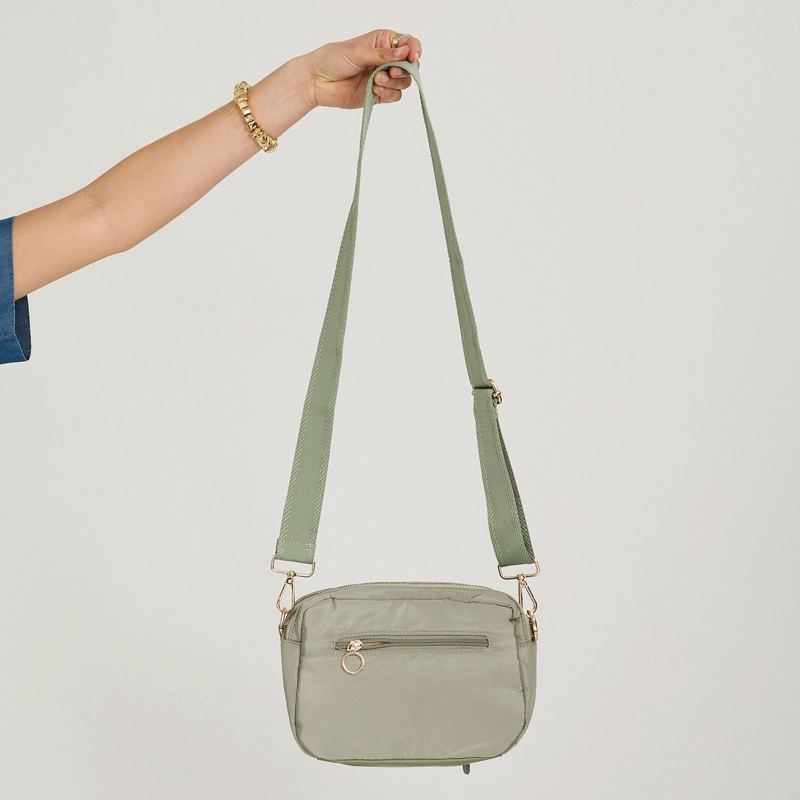CARTERA BANDOLERA DE TELA VERDE - 2