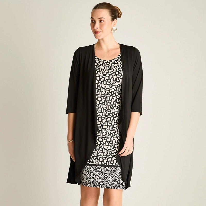 VESTIDO CORTO NEGRO CON CAPA ESTAMPADA - 1