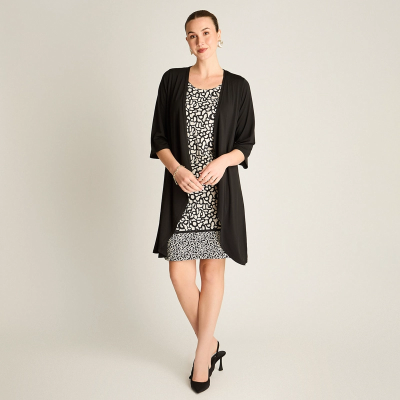 VESTIDO CORTO NEGRO CON CAPA ESTAMPADA - 4