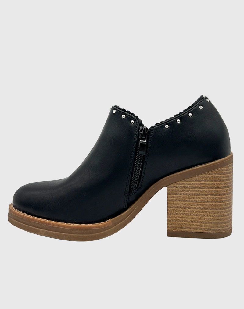 BOTIN PARA MUJER CON TACO DE 8 CM, CIERRE LATERAL Y TACHAS DECORATIVAS NEGRO. - 2