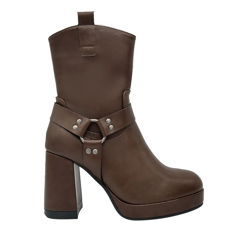 BOTA PARA MUJER COLOR CAFE  CON PLATAFORMA Y DETALLES METALICOS DANICOLLE - 3