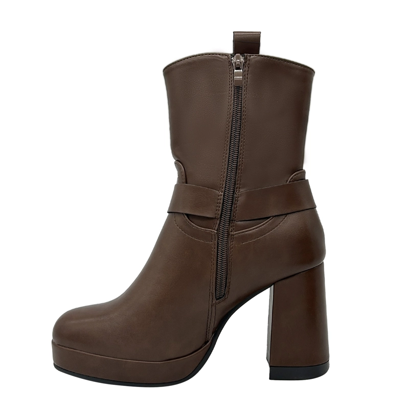 BOTA PARA MUJER COLOR CAFE  CON PLATAFORMA Y DETALLES METALICOS DANICOLLE - 5