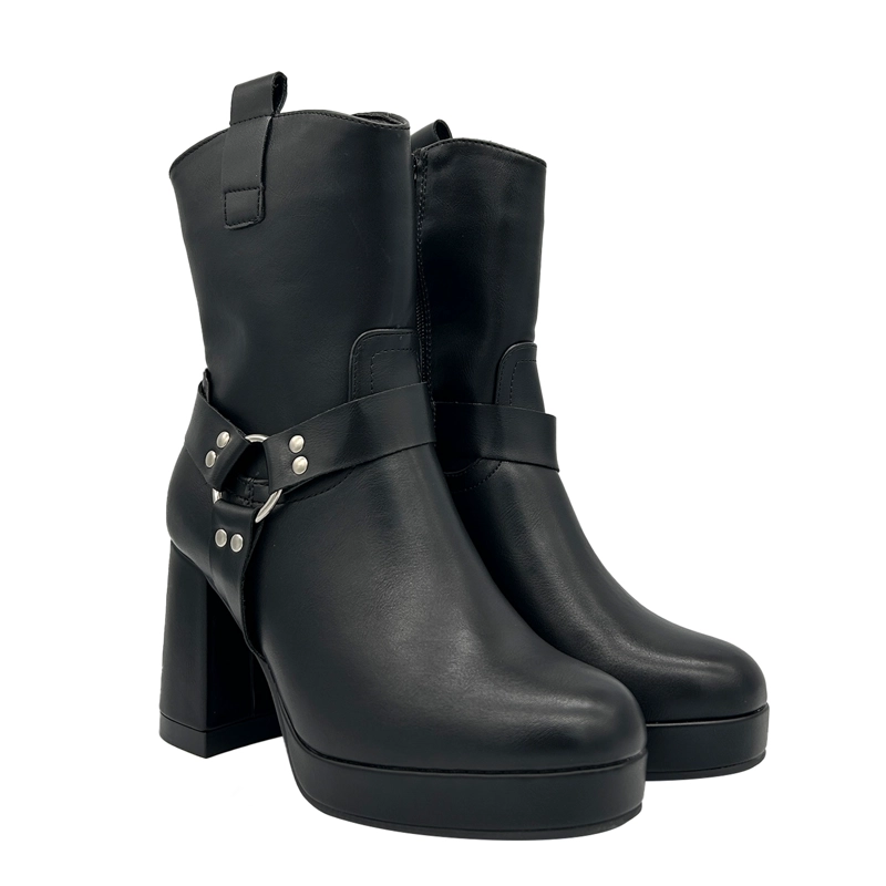 BOTA PARA MUJER COLOR NEGRO CON PLATAFORMA Y DETALLES METALICOS DANICOLLE - 2