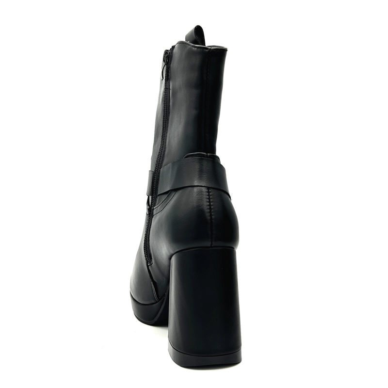 BOTA PARA MUJER COLOR NEGRO CON PLATAFORMA Y DETALLES METALICOS DANICOLLE - 5