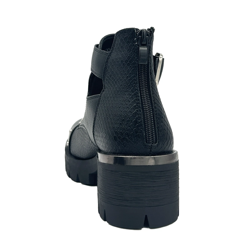 BOTIN PARA MUJER CON HEBILLA, COLOR NEGRO, ABERTURAS LATERALES Y TACHAS DANICOLLE - 5