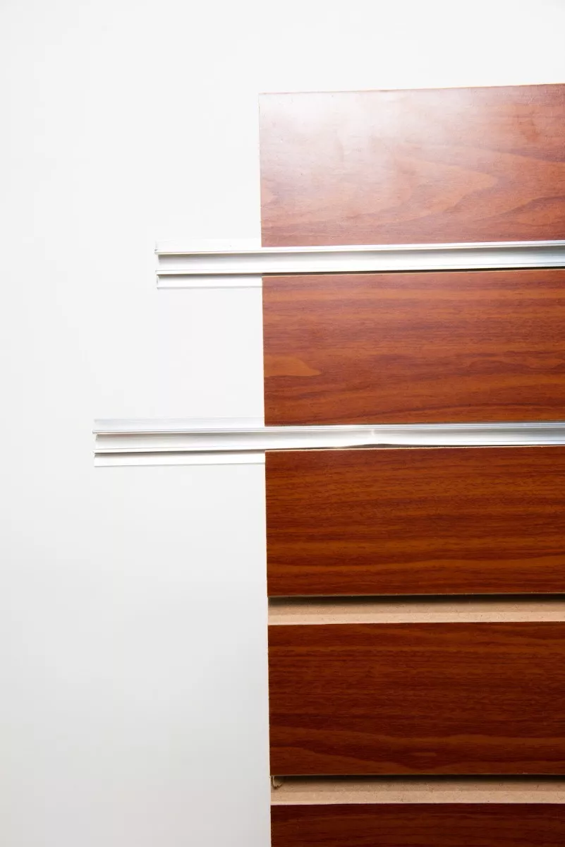 PANEL RANURADO 122 X 122 CM COLOR CAOBA NO INCLUYE GANCHOS NI PERFILES - 3