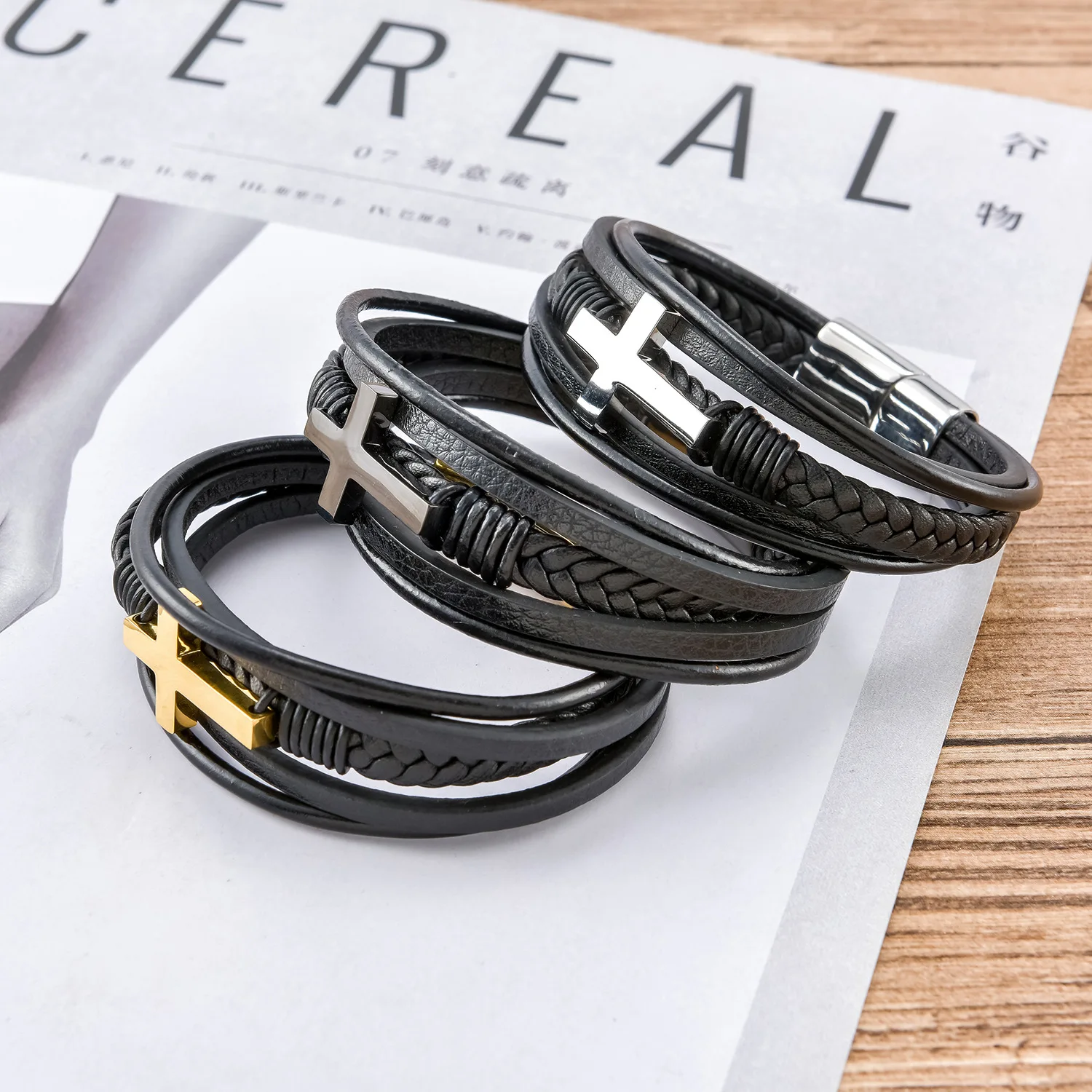 PULSERA DE CUERO CRUZ GOLD HOMBRE ROYAL MADRIZ - 4