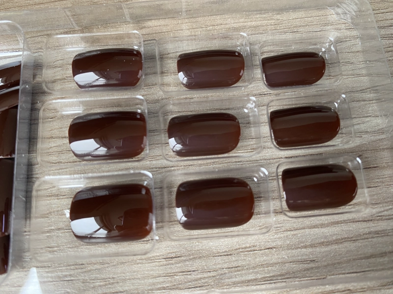 UÑAS PRESS-ON ADHESIVAS LARGO MEDIO REDONDEADA 24PCS POSTIZAS REUTILIZABLE MARRON OSCURO - 2
