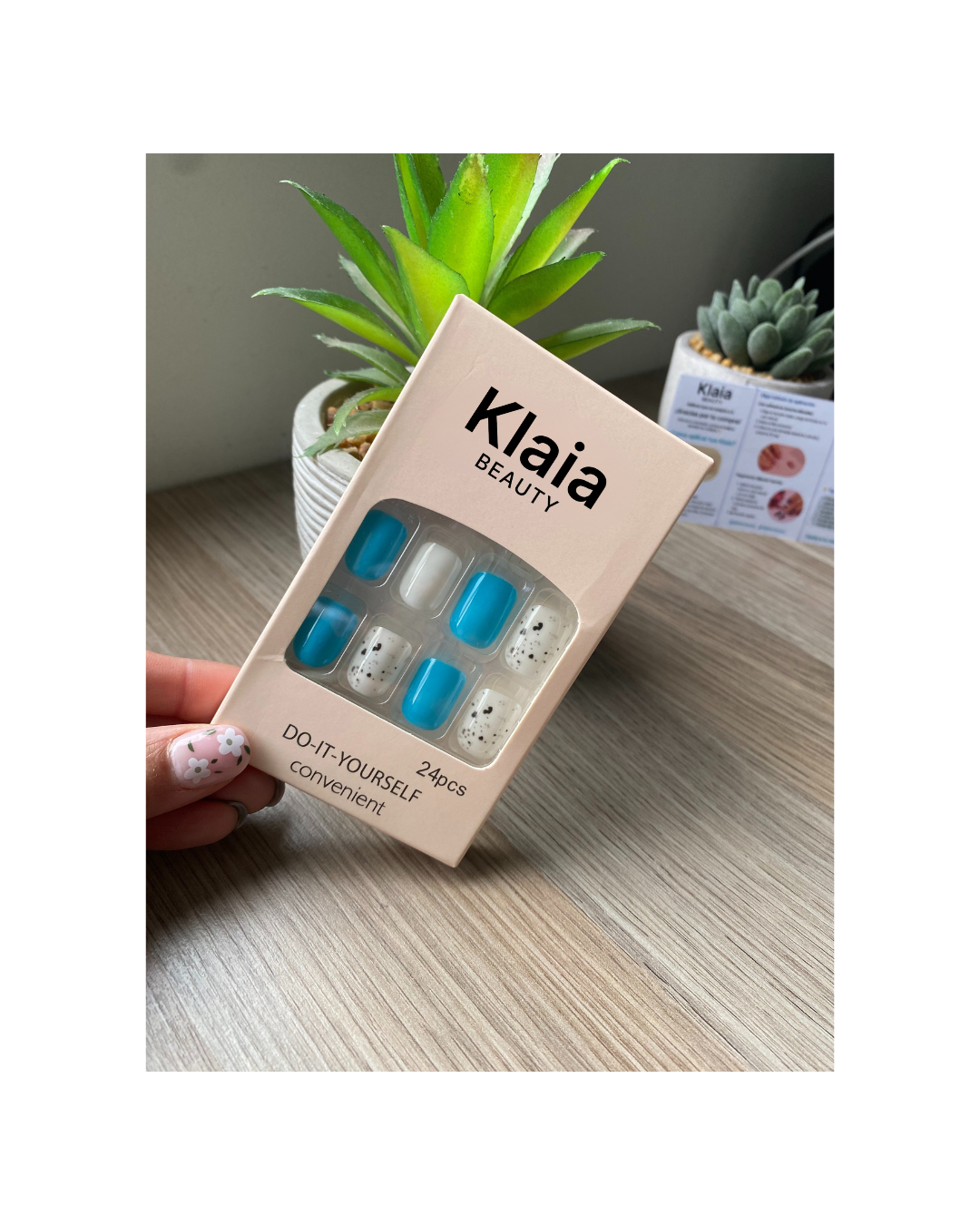 UÑAS POSTIZAS PRESS-ON CORTAS SEMI CUADRADRA 24PC DISEÑO AZUL BLANCO REUTILIZABLE - 2