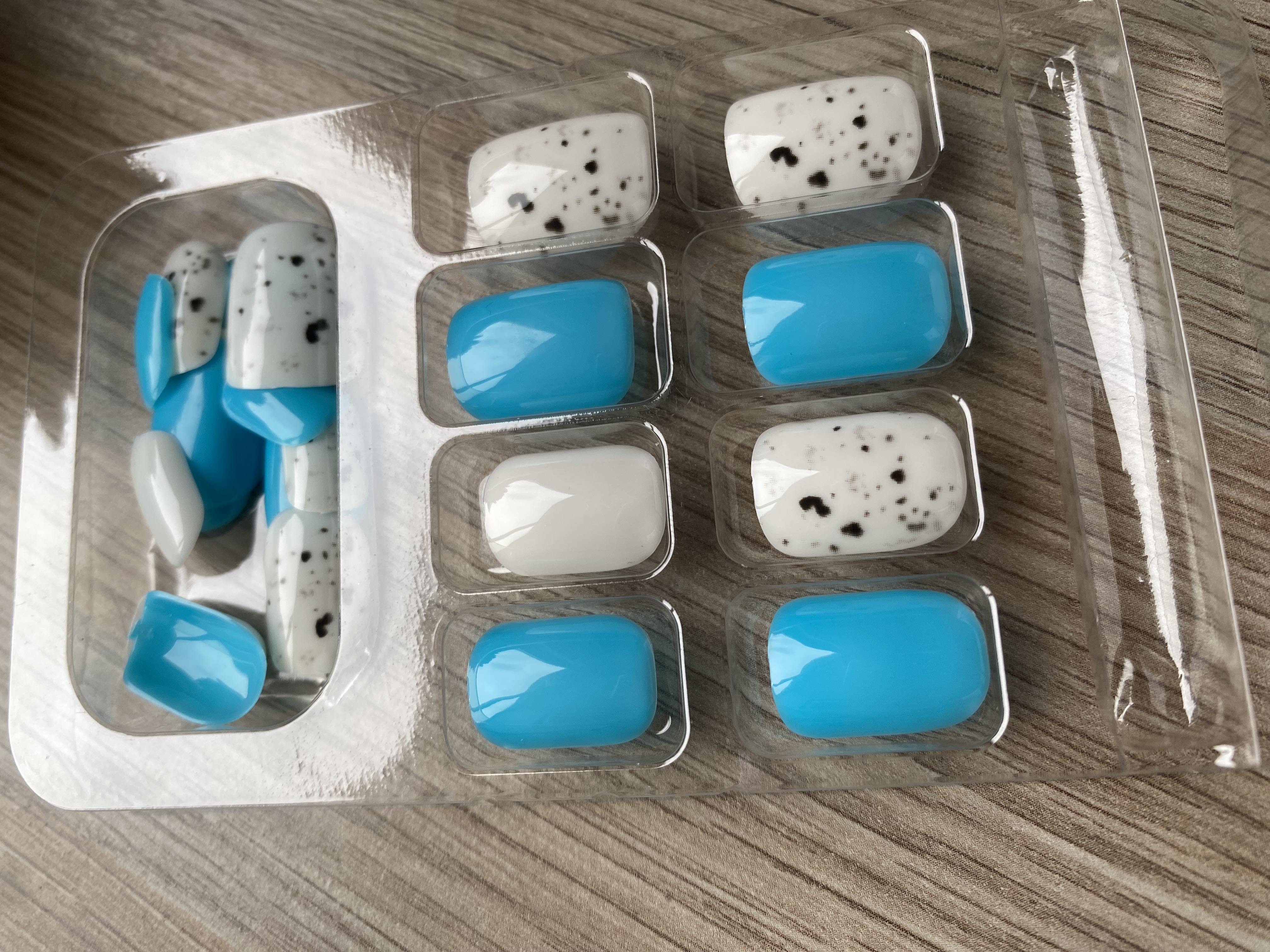 UÑAS POSTIZAS PRESS-ON CORTAS SEMI CUADRADRA 24PC DISEÑO AZUL BLANCO REUTILIZABLE - 3