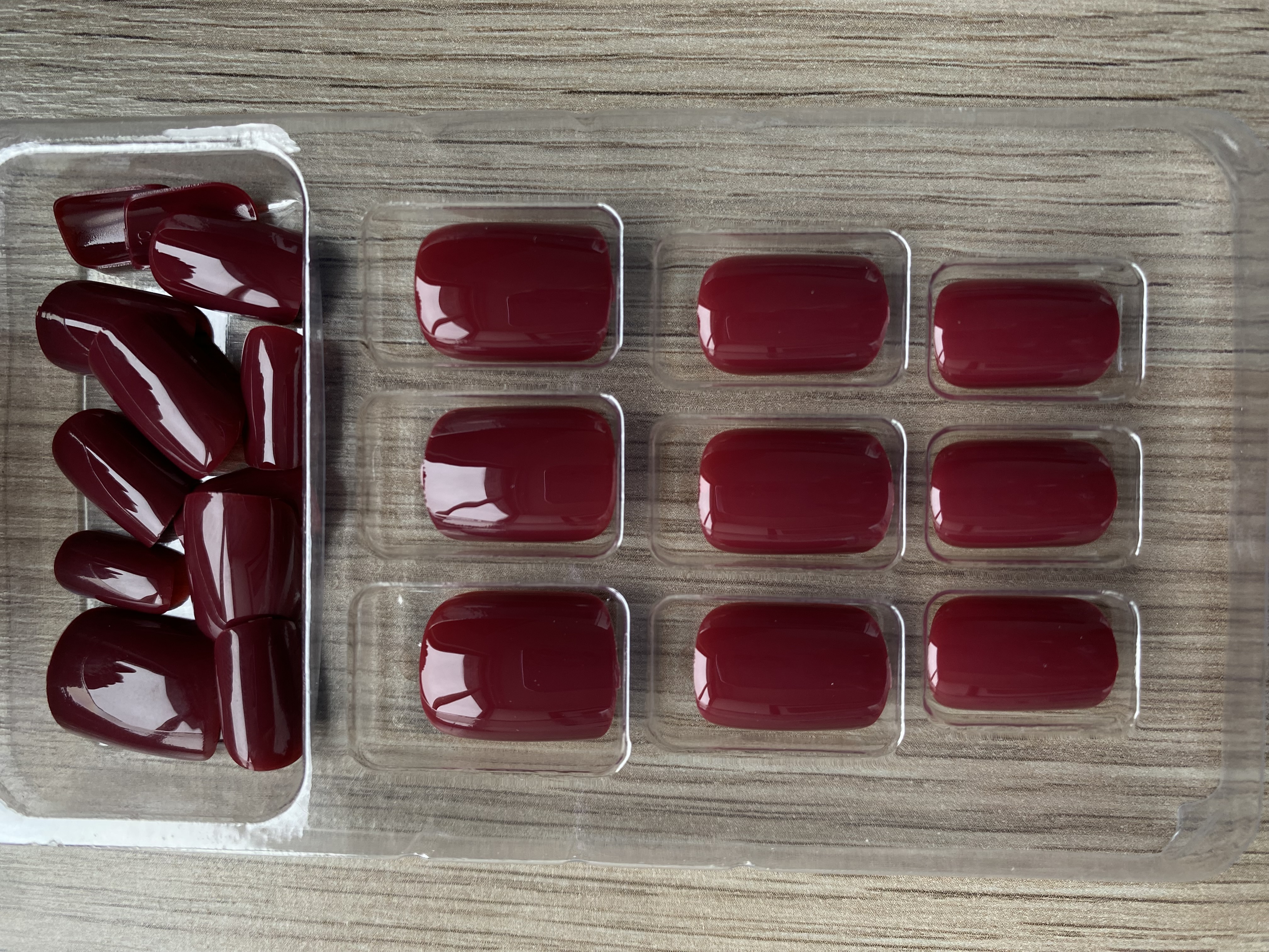 UÑAS POSTIZAS PRESS ON SEMI CUADRADAS LARGO MEDIO 24PCS ADHESIVAS VINO TINTO - 2