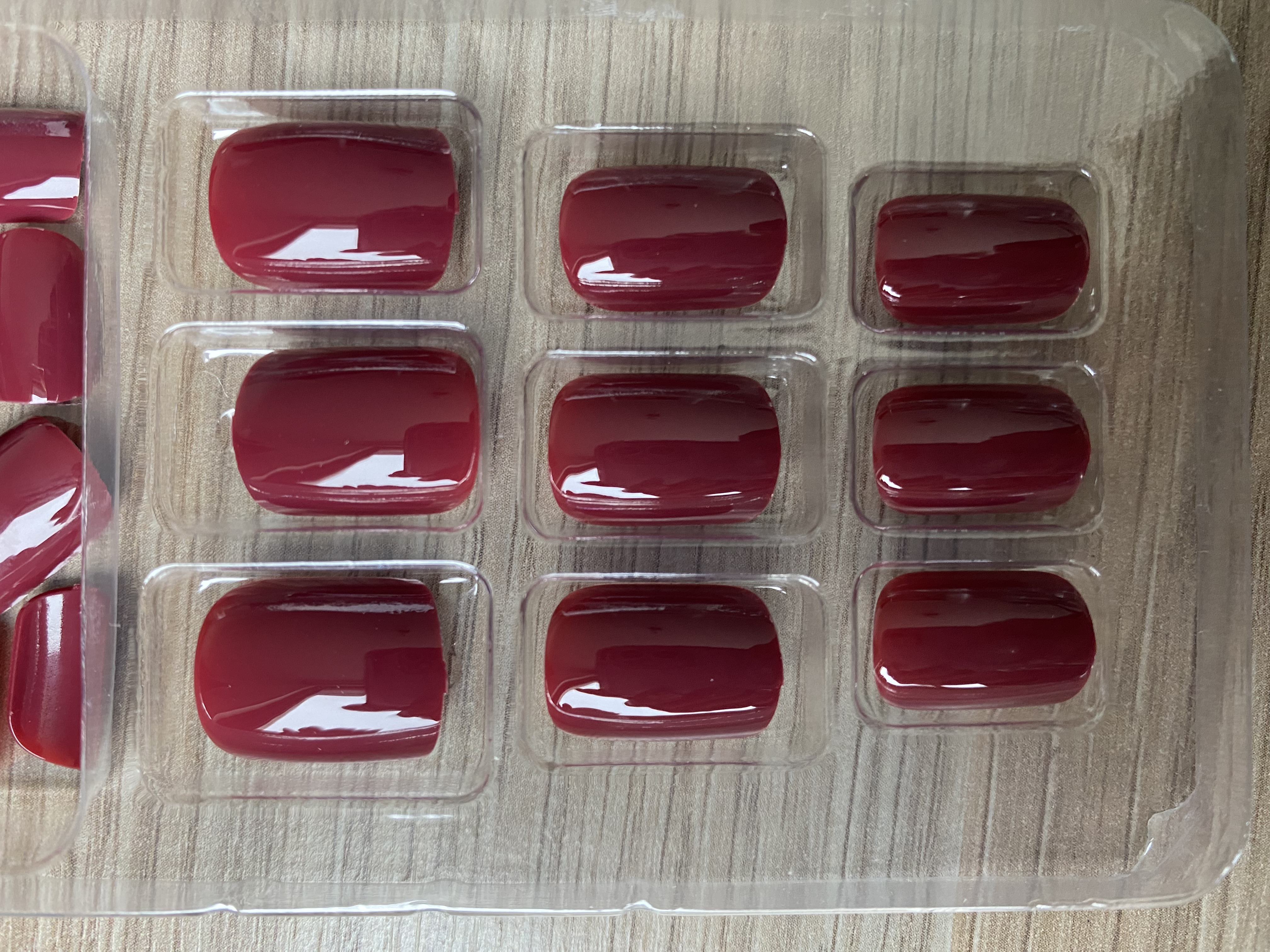 UÑAS POSTIZAS PRESS ON SEMI CUADRADAS LARGO MEDIO 24PCS ADHESIVAS VINO TINTO - 3