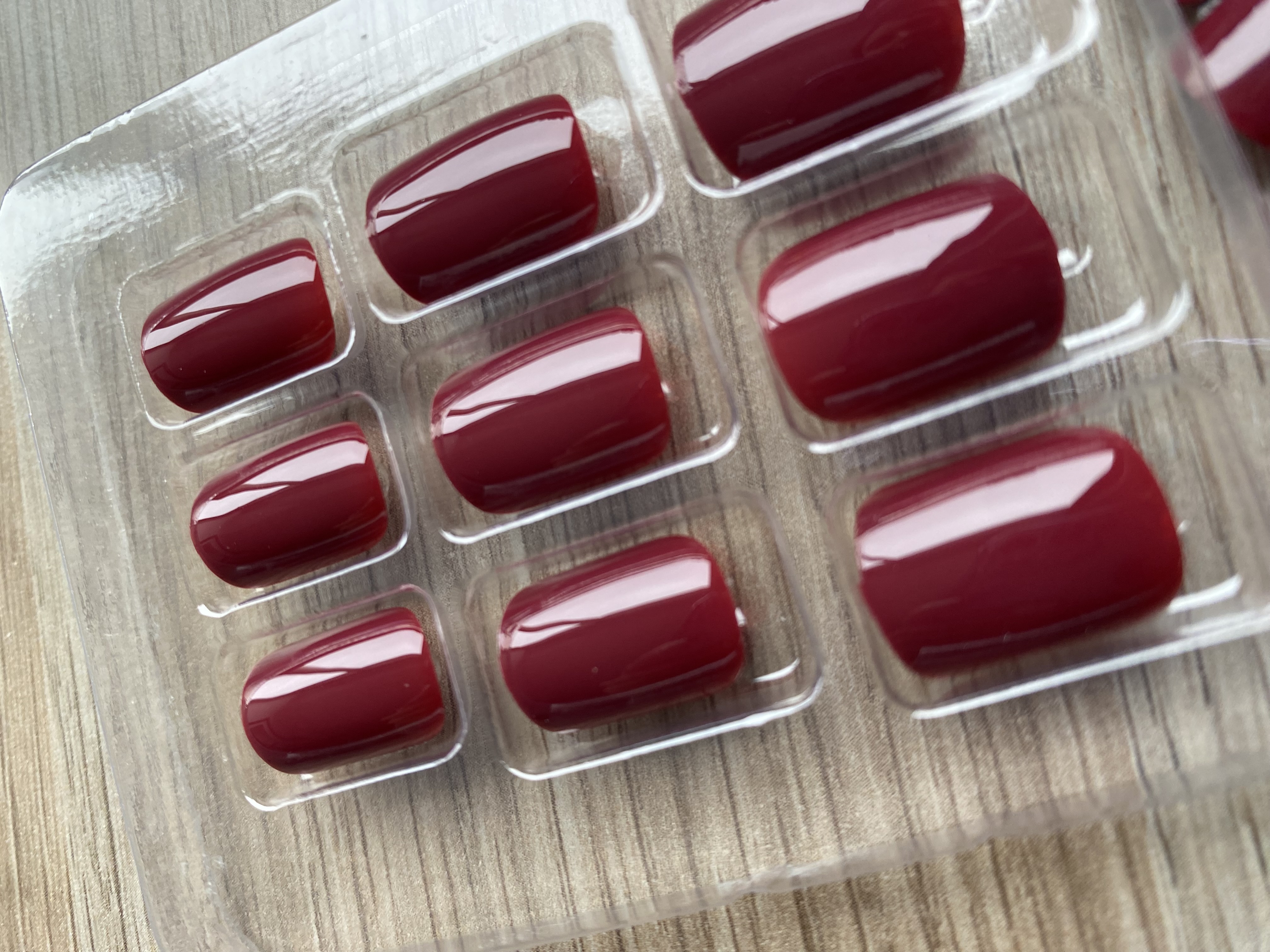 UÑAS POSTIZAS PRESS ON SEMI CUADRADAS LARGO MEDIO 24PCS ADHESIVAS VINO TINTO - 5