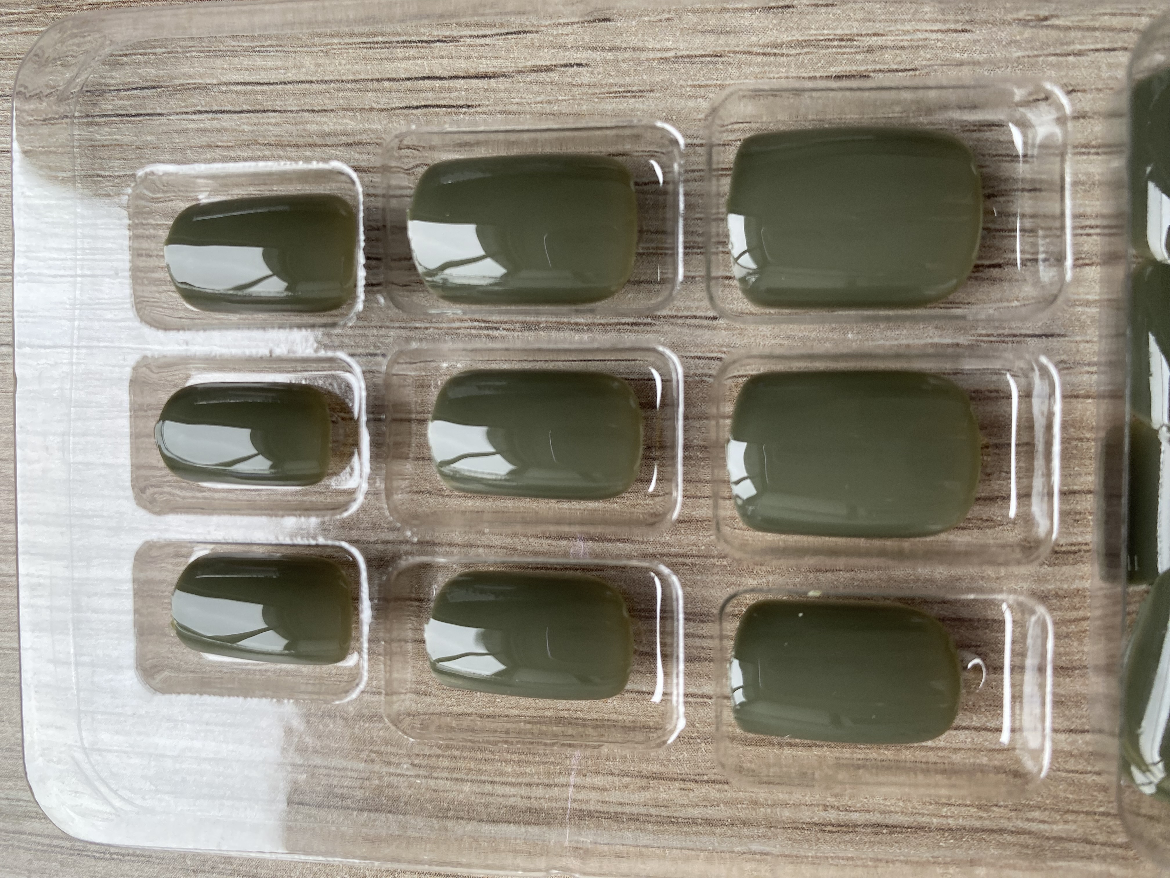 UÑAS POSTIZAS PRESS ON CUADRADAS CORTAS 24PCS ADHESIVAS VERDE OLIVO - 3