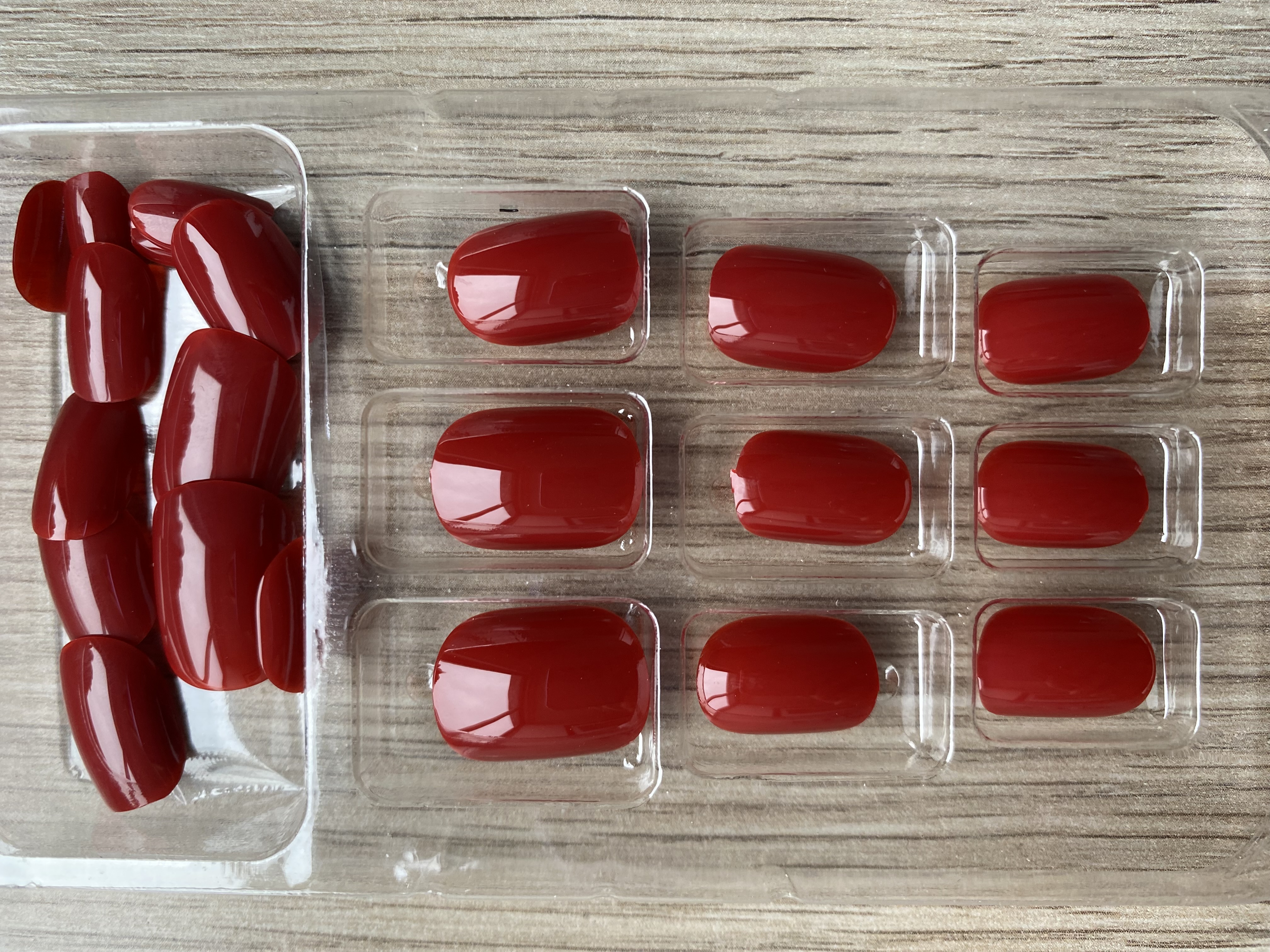 UÑAS PRESS-ON ADHESIVAS CORTAS REDONDEADA 24PCS POSTIZAS REUTILIZABLE ROJO CLASICO - 2