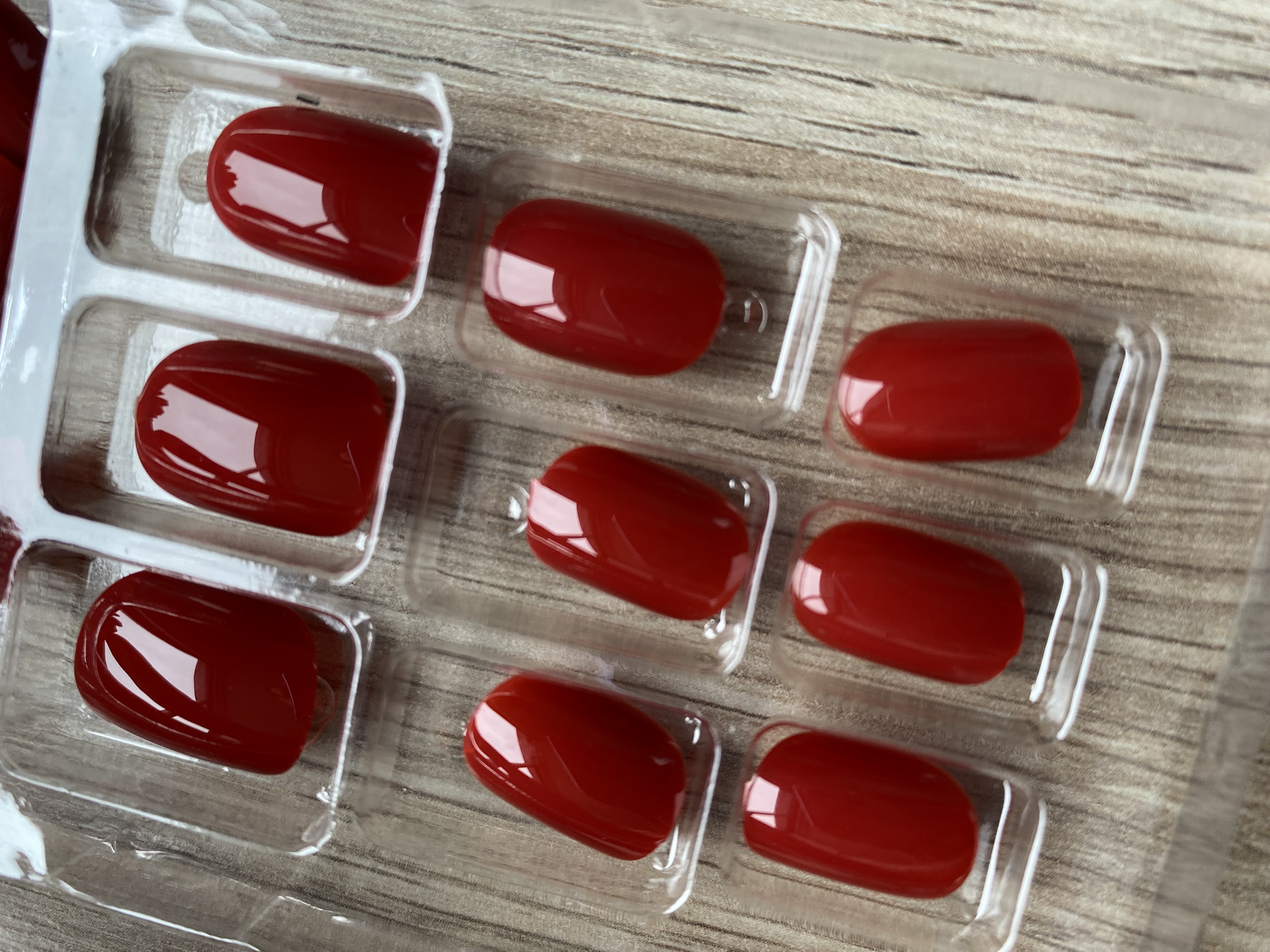 UÑAS PRESS-ON ADHESIVAS CORTAS REDONDEADA 24PCS POSTIZAS REUTILIZABLE ROJO CLASICO - 4