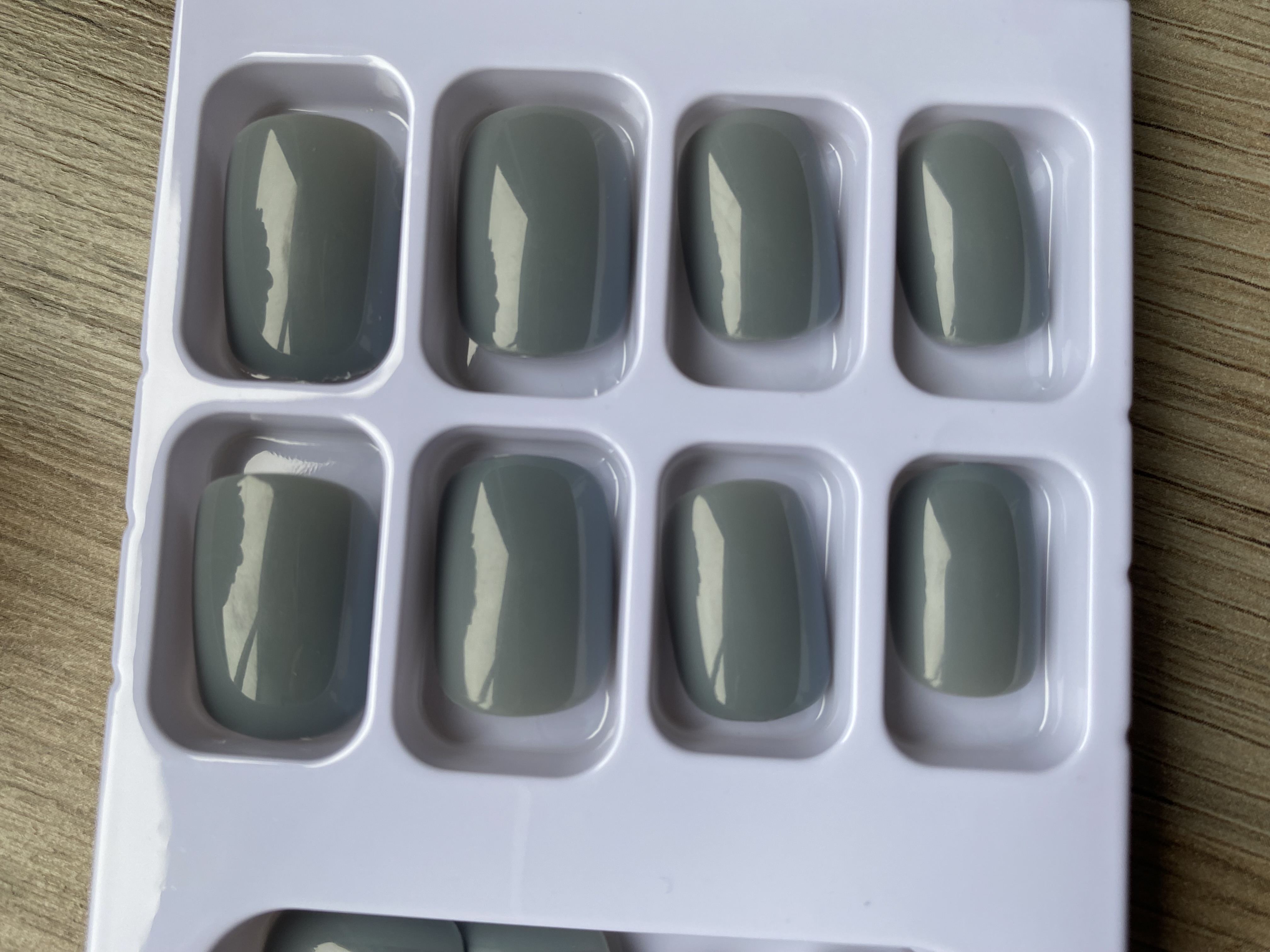 UÑAS PRESS-ON ADHESIVAS CORTAS REDONDEADA 24PCS POSTIZAS REUTILIZABLE GRIS VERDOSO - 2