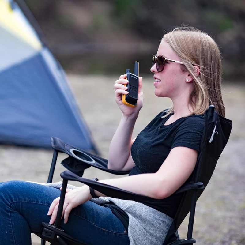 MOTOROLA TALKBAOUT T475 40K 2 VIAS WALKIE TALKIE RECARGABLE AMARILLO KIT BOLSO Y MANOS LIBRES - 6