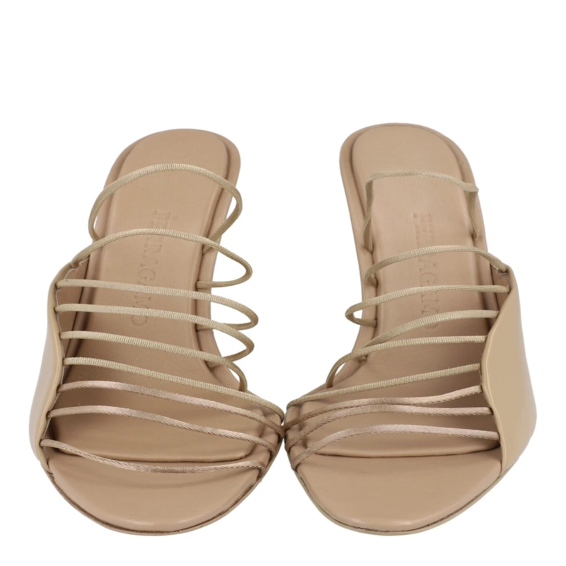 CALZADO FERRAGAMO ALTAIRE STRAPPY MULES PARA MUJER EN COLOR BEIGE CAQUI - 5
