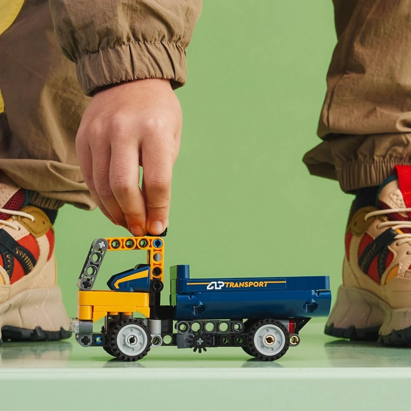 LEGO TECHNIC CAMION VOLQUETE 42147, KIT DE MAQUILLAJE SET DE JUGUETE 2 EN 1, MODELO DE VEHICULO - 4