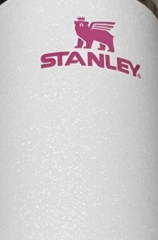 STANLEY QUENCHER VASO H2O DE 30 ONZAS 088 L CRYSTAL CRUSH BLANCO TEXTURIZADO CON ROSA - 4