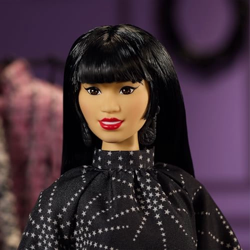 BARBIE INSPIRING MUÑECA ANNA SUI COLECCIONABLE PARA MUJER VESTIDO NEGRO BOHEMIO CHIC CON BOTAS - 3