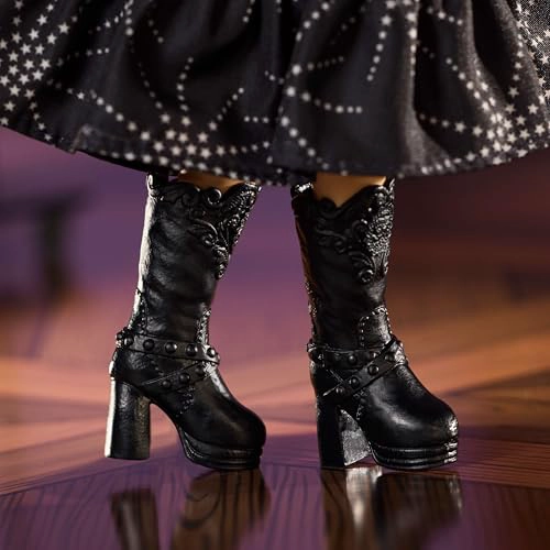 BARBIE INSPIRING MUÑECA ANNA SUI COLECCIONABLE PARA MUJER VESTIDO NEGRO BOHEMIO CHIC CON BOTAS - 5