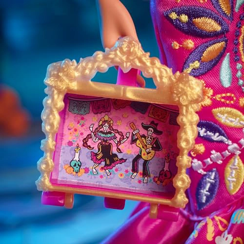BARBIE MUÑECA DE MODA EXCLUSIVA 2023 DIA DE MUERTOS COLECCIONABLE CON VESTIDO ROSA CON VOLANTES - 4