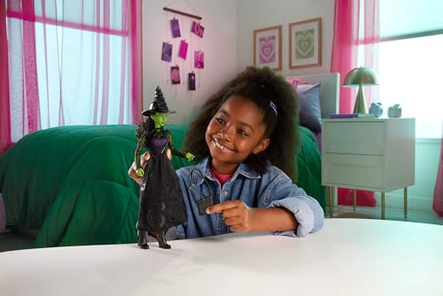MATTEL UNIVERSAL WICKED ELPHABA MUÑECA DE MODA Y ACCESORIOS CON PIEL VERDE CABELLO NEGRO TRENZADO - 2