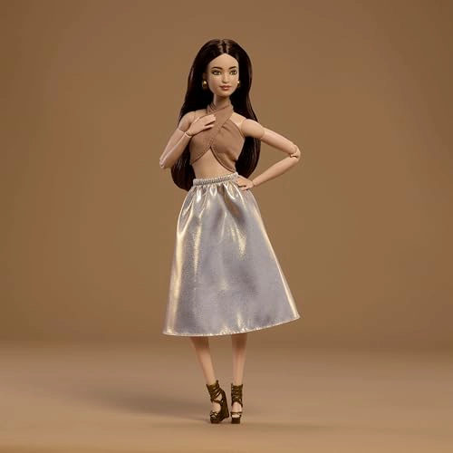 BARBIE BASICS MODEL COLLECTOR FASHION DOLL 06 CON CABELLO MORENO FALDA DORADA BRILLANTE Y HALTER - 2