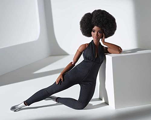 BARBIE SIGNATURE LOOKS MUÑECA CURVA MORENA MUÑECA DE MODA TOTALMENTE POSABLE CON OVEROL NEGRO - 4