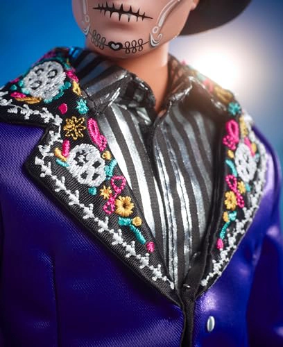 BARBIE SIGNATURE KEN FASHION MUÑECA 2023 DIA DE MUERTOS COLECCIONABLE CON CHAQUETA AZUL SOMBRERO - 4