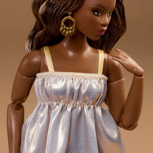 BARBIE BASICS MODEL COLLECTOR FASHION DOLL 09 CON PELO MORENO EN VESTIDO DORADO Y TACONES DE TIRAS - 4