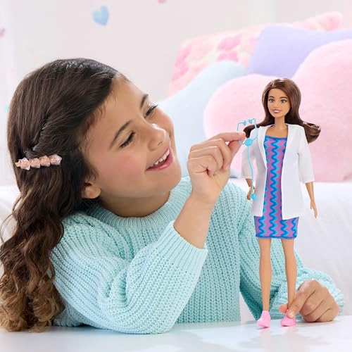 MUÑECA DE MODA BARBIE CAREERS DOCTOR QUE LLEVA ATUENDO REMOVIBLE CON BATA BLANCA VESTIDO Y ZAPATOS - 2