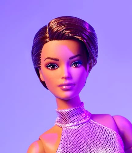 MUÑECA BARBIE LOOKS COLECCION NO 22 CON CORTE PIXIE Y MODA MODERNA Y2K MONO DE TIRANTES ROSA - 3