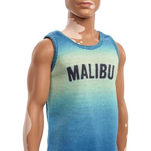 MUÑECA BARBIE FASHIONISTAS KEN 192 CON CABELLO CASTAÑO RECORTADO Y VITILIGO EN TANK TOP MALIBU - 4