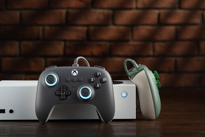 8BITDO ULTIMATE C WIRED CONTROLLER PARA XBOX CON HALL EFFECT JOYSTICKS Y TRIGGERS, RGB LIGHTING - 5