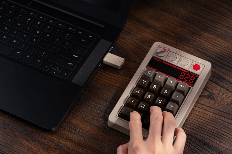 8BITDO RETRO 18 MECHANICAL NUMPAD, SUPPORTS CALCULATOR MODE, BLUETOOTH/2.4G/WIRED NUMPAD - 5