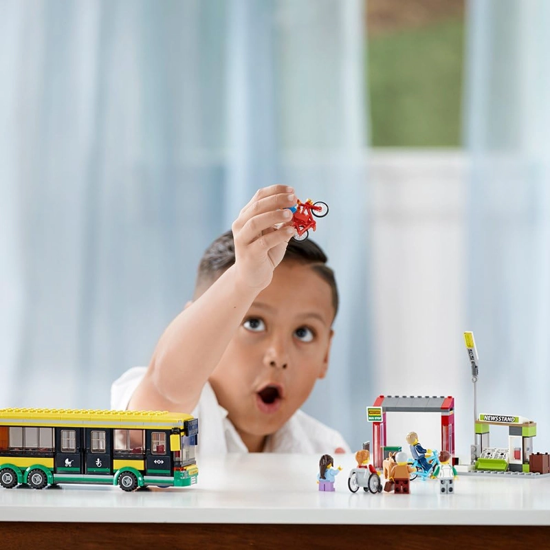 LEGO KIT DE MAQUILLAJE DE CONSTRUCCION DE LA ESTACION DE AUTOBUSES DE LA CIUDAD 60154 337 PIEZAS - 2