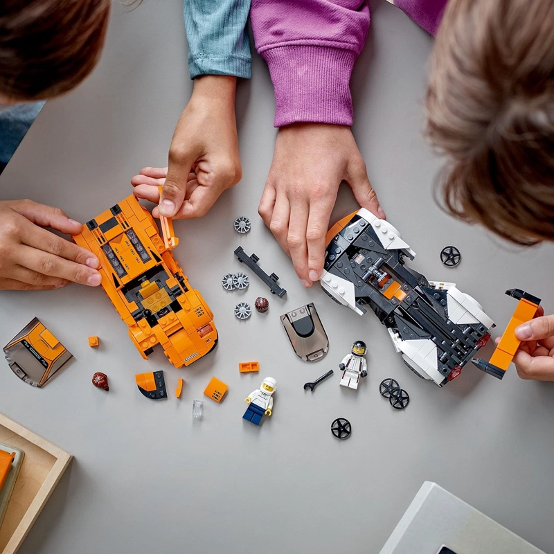 LEGO SPEED CHAMPIONS MCLAREN SOLUS GT & MCLAREN F1 LM 76918, CON 2 JUGUETES ICONICOS DE AUTOS - 6