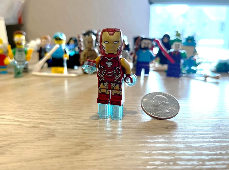 LEGO MARVEL SUPER HEROES AVENGERS ENDGAME MINIFIGURA - IRON MAN MARK 85 ARMOR CON BLASTERS 76131 - 2