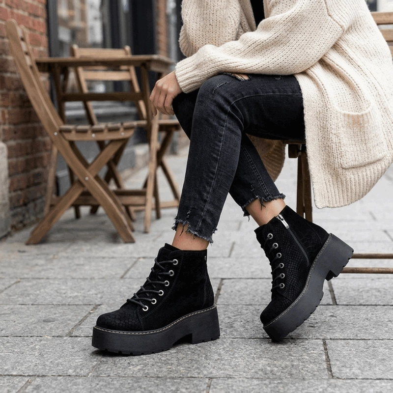 BOTIN ROMANO PLATAFORMA CUERO NEGRO - 2