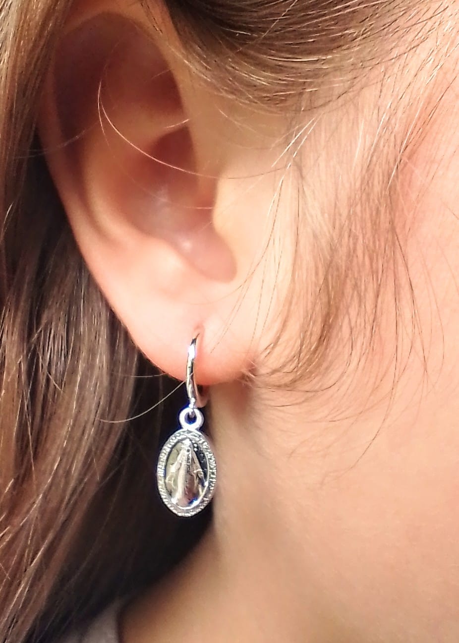 ARGOLLAS EL BAÚL DE JUMA HUGGIES VIRGEN DE LA MILAGROSA PLATA FINA 925 - 3