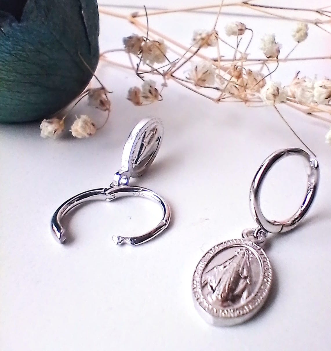 ARGOLLAS EL BAÚL DE JUMA HUGGIES VIRGEN DE LA MILAGROSA PLATA FINA 925 - 4